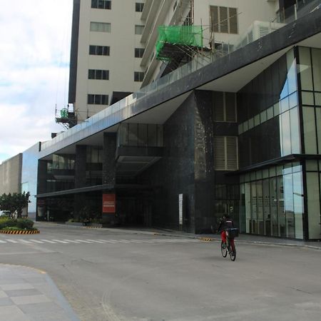 A2J Luxury Bgc Balcony Suite Near Sm Aura Taguig 마닐라 외부 사진