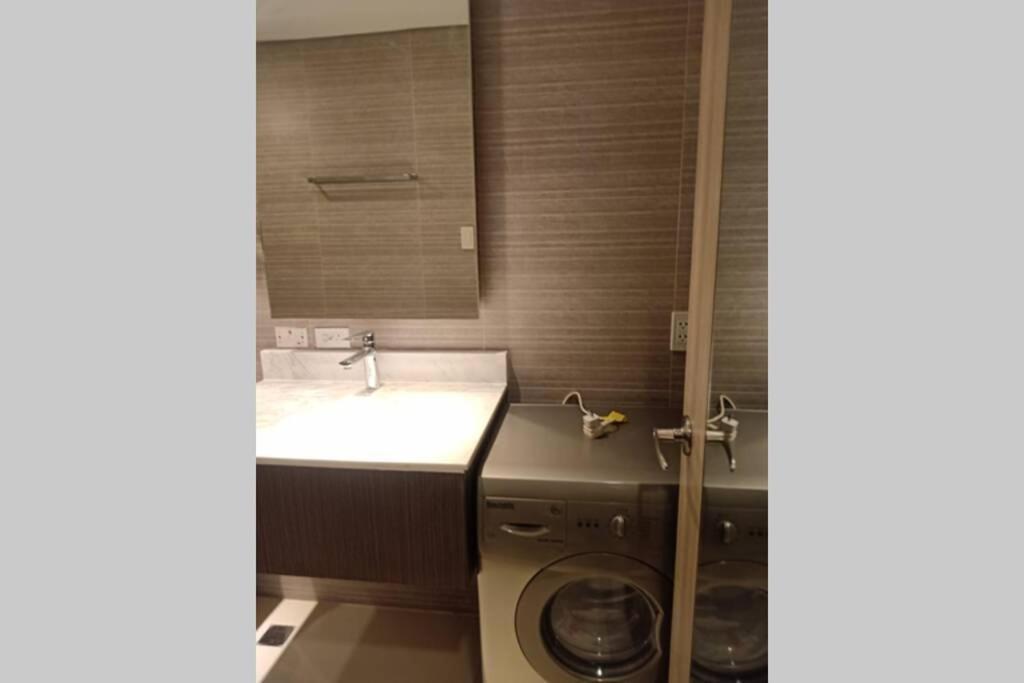 A2J Luxury Bgc Balcony Suite Near Sm Aura Taguig 마닐라 외부 사진