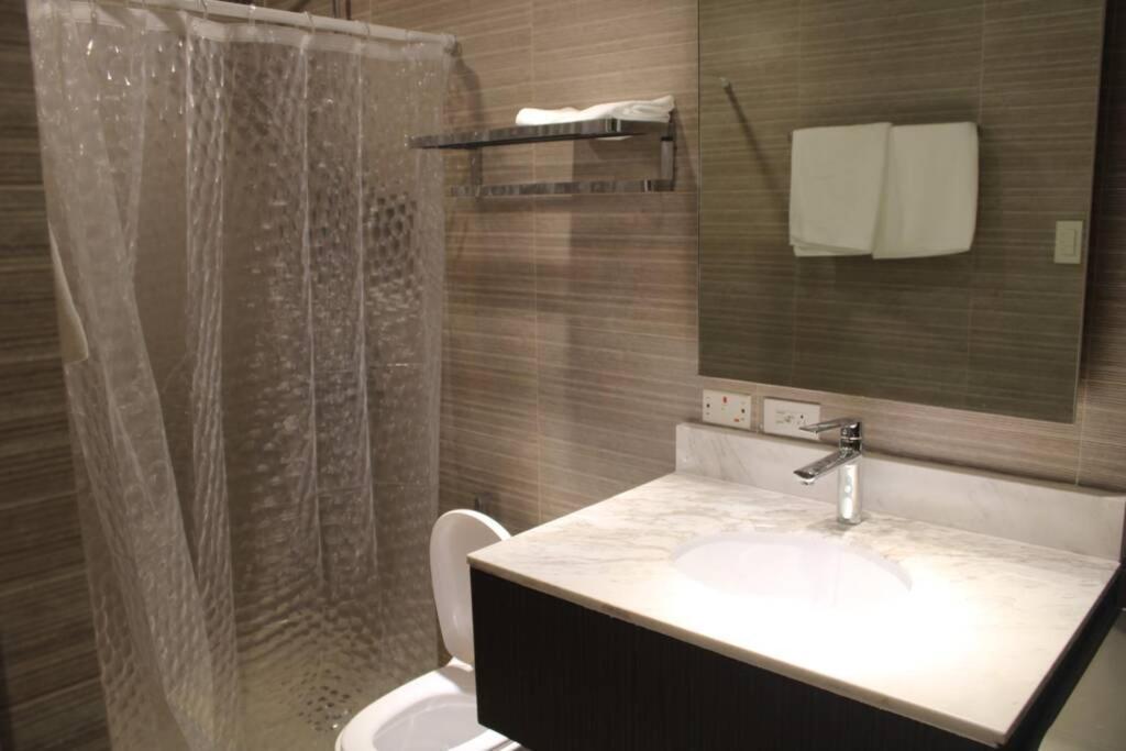 A2J Luxury Bgc Balcony Suite Near Sm Aura Taguig 마닐라 외부 사진