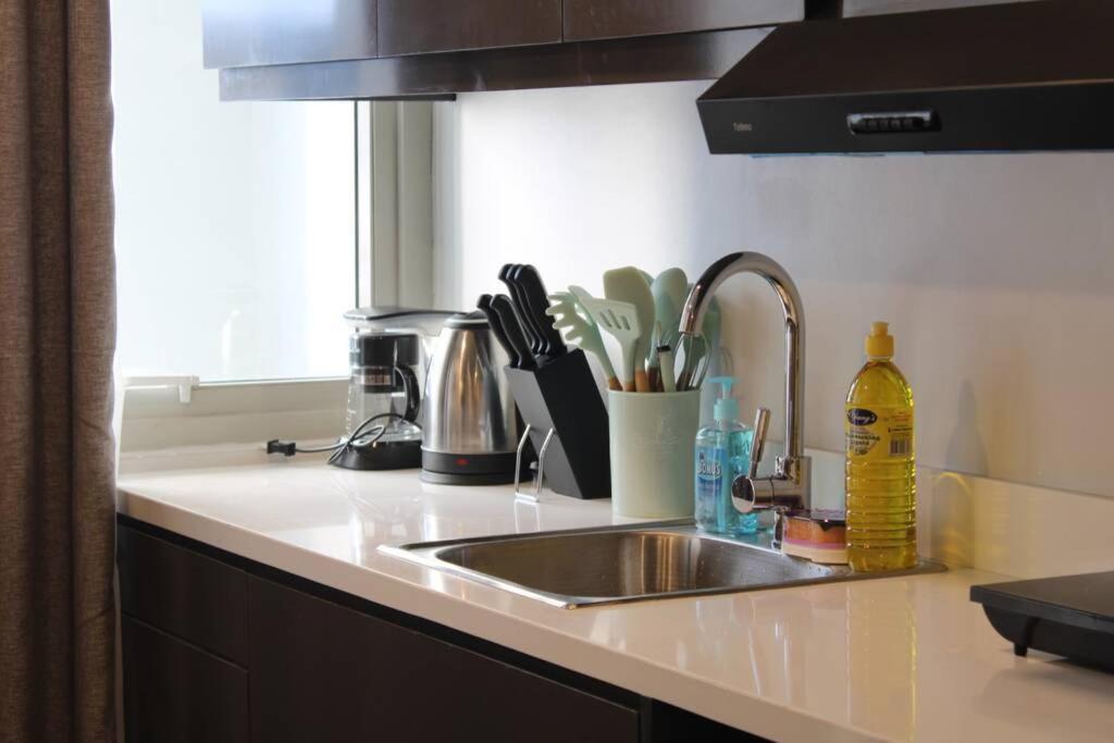 A2J Luxury Bgc Balcony Suite Near Sm Aura Taguig 마닐라 외부 사진
