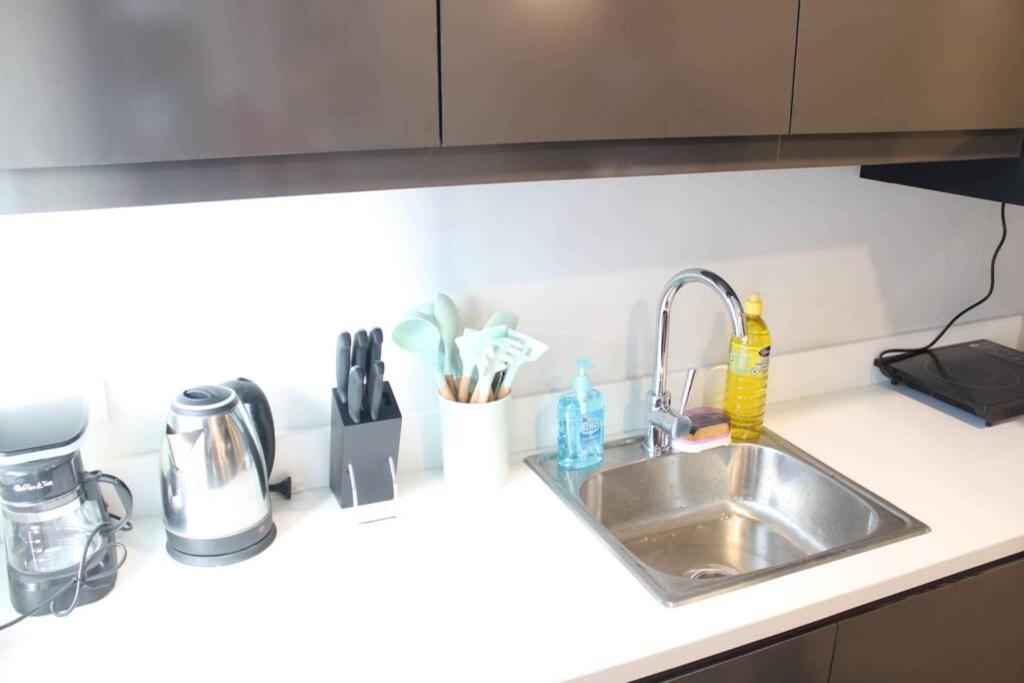 A2J Luxury Bgc Balcony Suite Near Sm Aura Taguig 마닐라 외부 사진