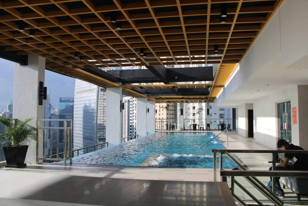 A2J Luxury Bgc Balcony Suite Near Sm Aura Taguig 마닐라 외부 사진