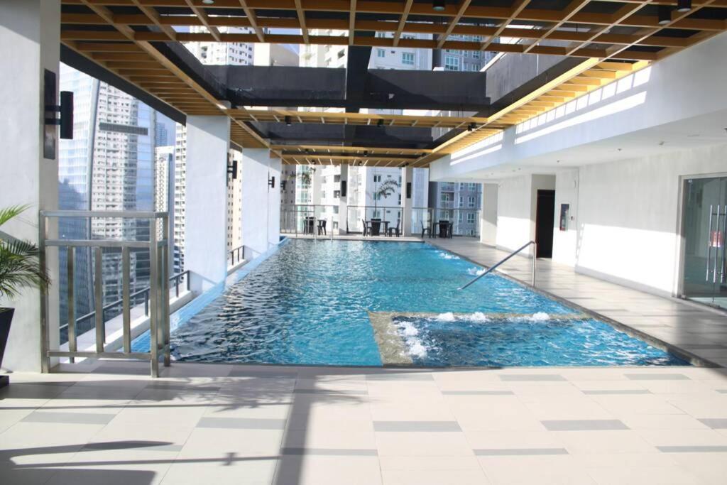 A2J Luxury Bgc Balcony Suite Near Sm Aura Taguig 마닐라 외부 사진
