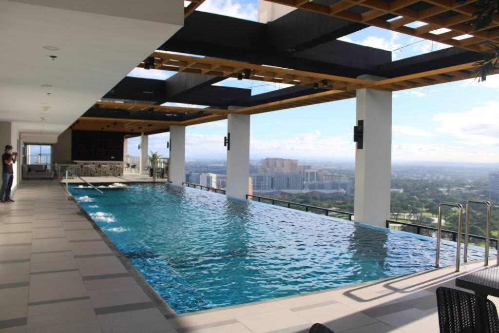 A2J Luxury Bgc Balcony Suite Near Sm Aura Taguig 마닐라 외부 사진