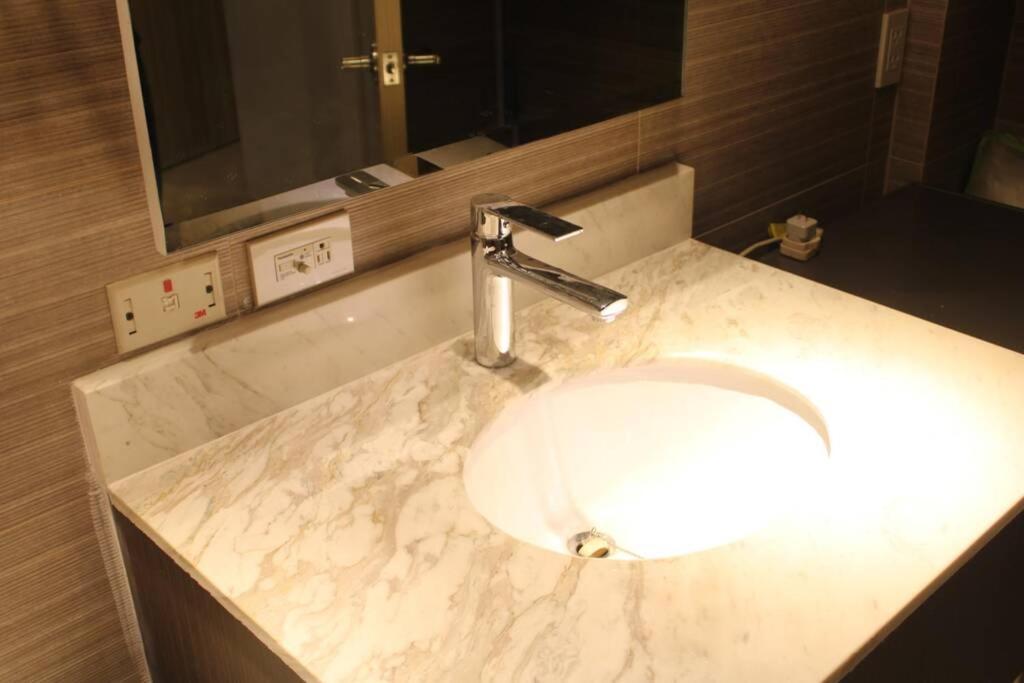 A2J Luxury Bgc Balcony Suite Near Sm Aura Taguig 마닐라 외부 사진
