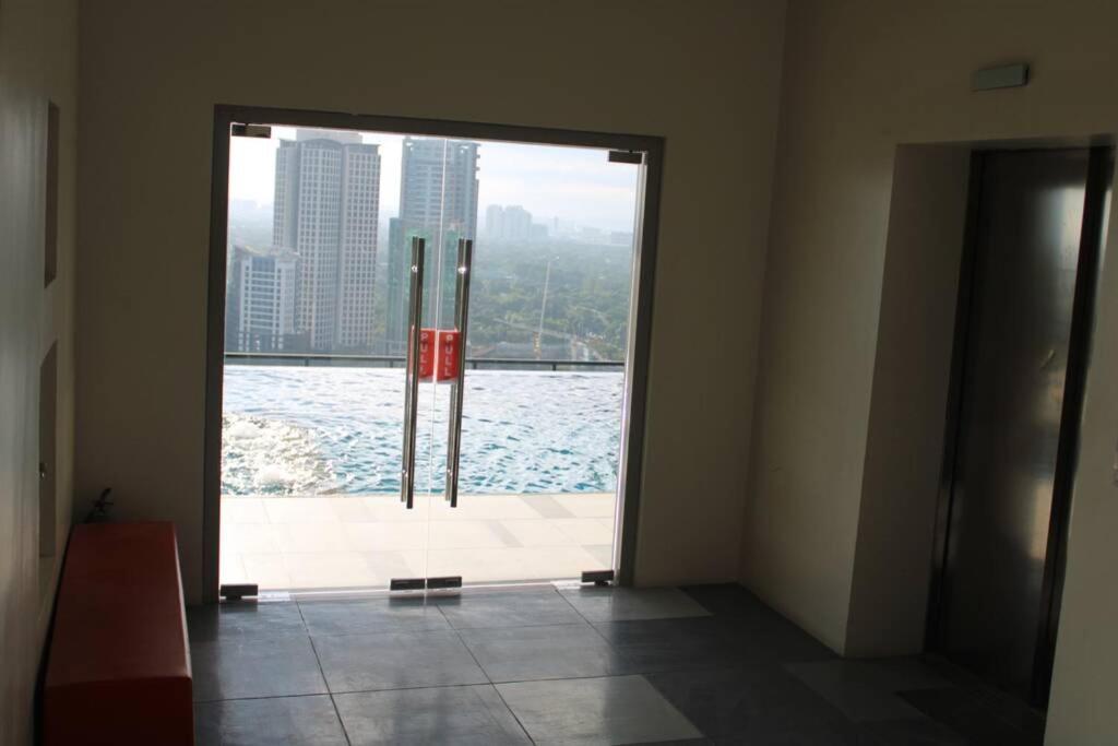A2J Luxury Bgc Balcony Suite Near Sm Aura Taguig 마닐라 외부 사진