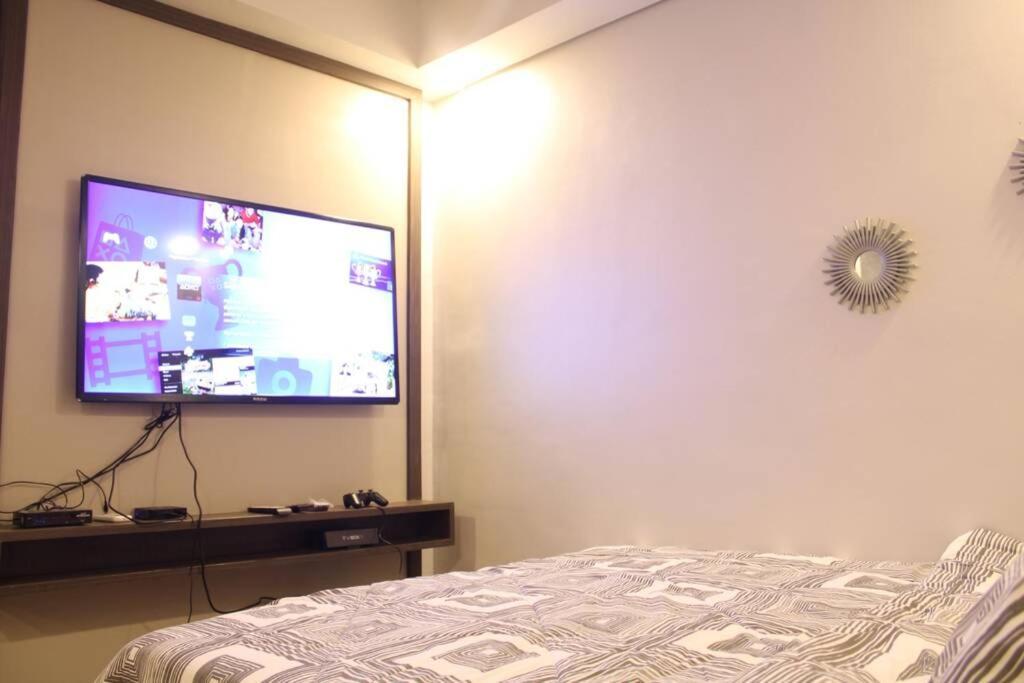 A2J Luxury Bgc Balcony Suite Near Sm Aura Taguig 마닐라 외부 사진