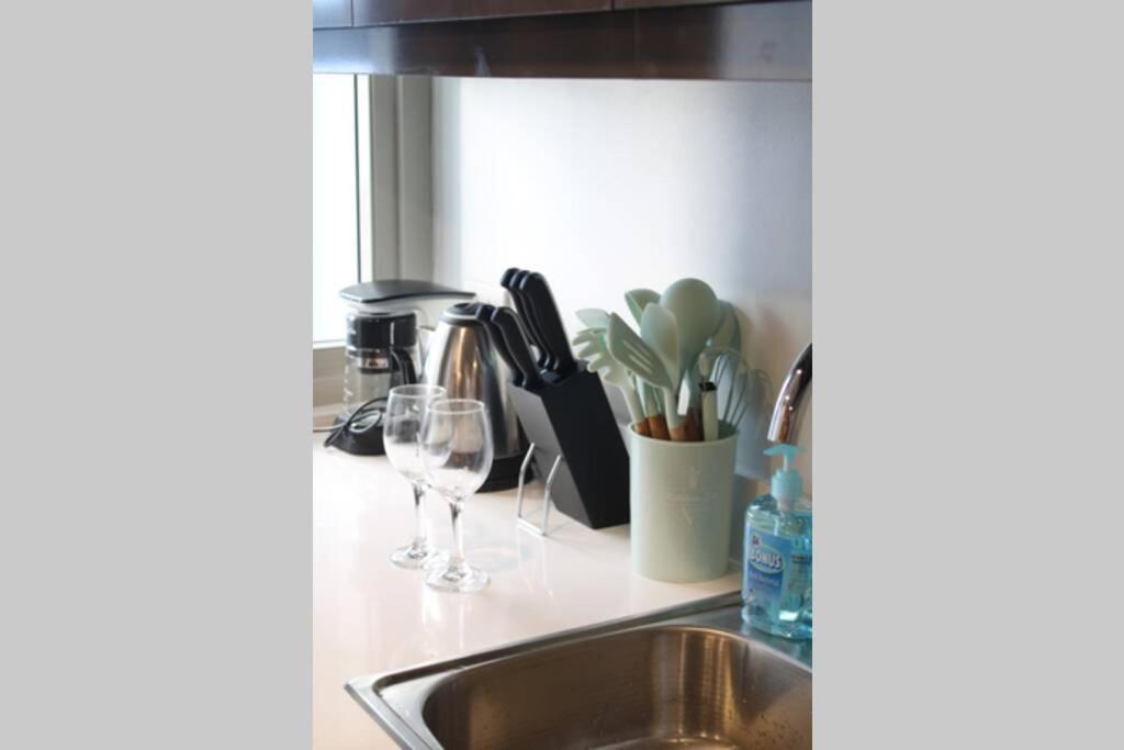 A2J Luxury Bgc Balcony Suite Near Sm Aura Taguig 마닐라 외부 사진